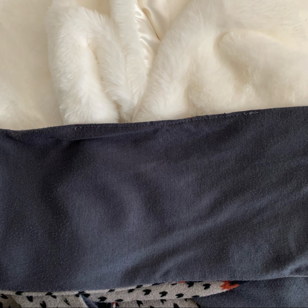 Gray scarf - Picture 9 of 11